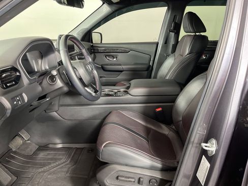 Certified 2025 Honda Pilot Black Edition image 22