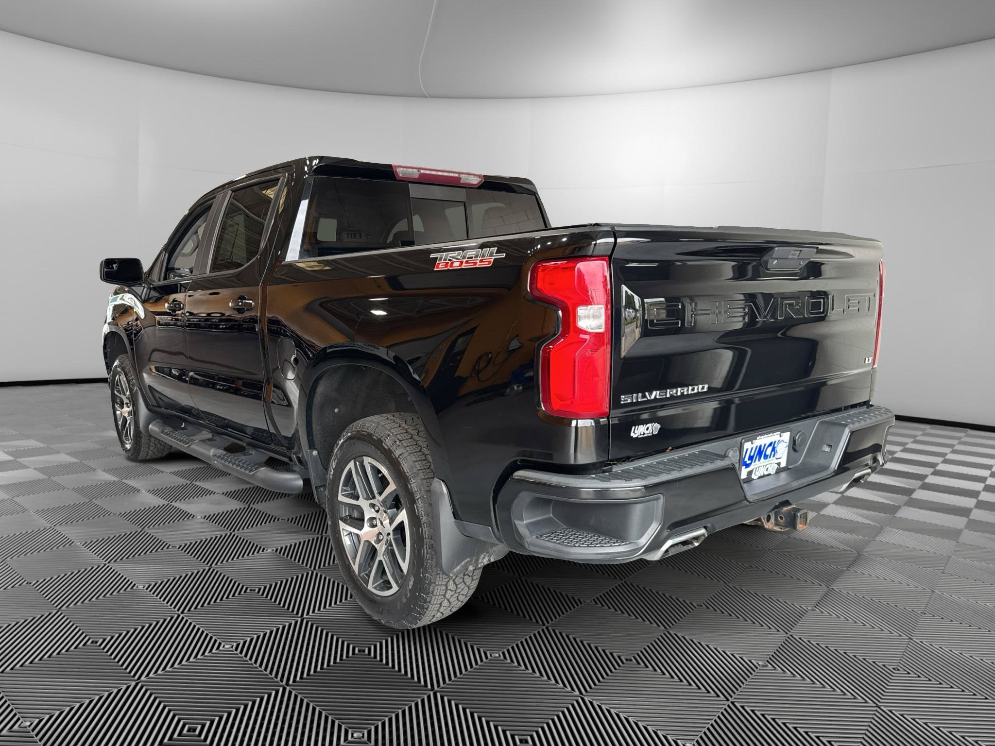 Used 2019 Chevrolet Silverado 1500 LT Trail Boss AWD/4WD image 3