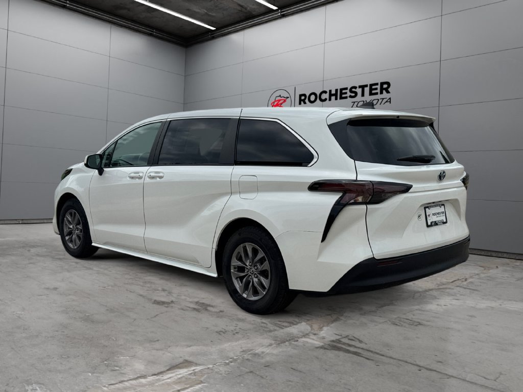 Used 2023 Toyota Sienna LE AWD/4WD image 3
