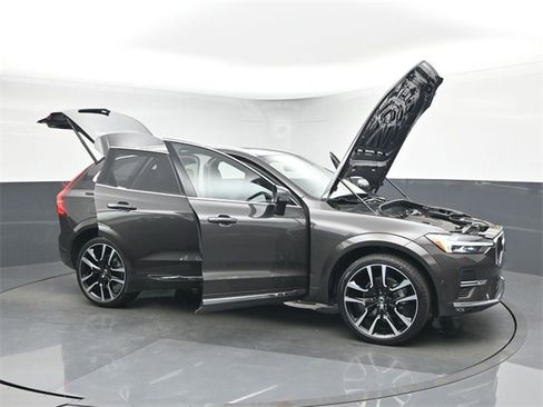 Used 2023 Volvo XC60 B5 Ultimate w/ Protection Package Premier image 53