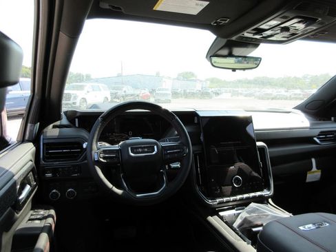 New 2026 GMC Yukon AT4 Ultimate AWD/4WD image 13