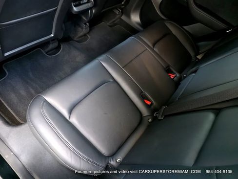 Used 2022 Tesla Model Y Long Range image 36