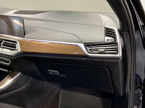 Used 2020 BMW X5 M50i w/ Premium Package image 27