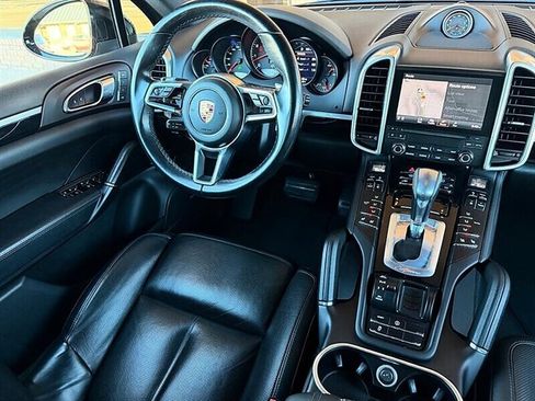 Used 2018 Porsche Cayenne Platinum Edition w/ Premium Package AWD/4WD image 17