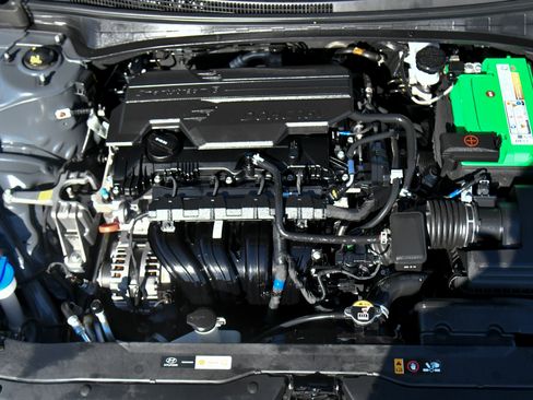 Used 2024 Hyundai Elantra SE image 41