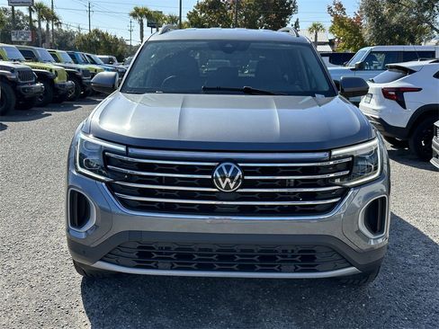 Used 2025 Volkswagen Atlas SE image 4