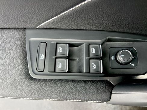 Used 2022 Volkswagen Tiguan SE R-Line image 20