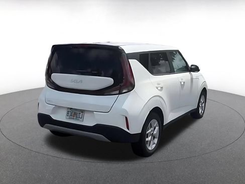 Used 2025 Kia Soul LX w/ LX Technology Package FWD image 14