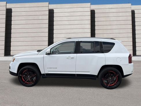 Used 2017 Jeep Compass Latitude AWD/4WD image 2