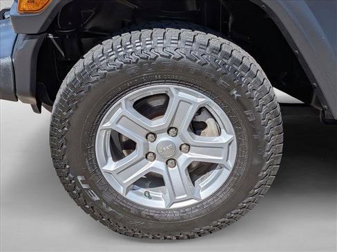 Used 2021 Jeep Wrangler Unlimited Sport AWD/4WD image 9