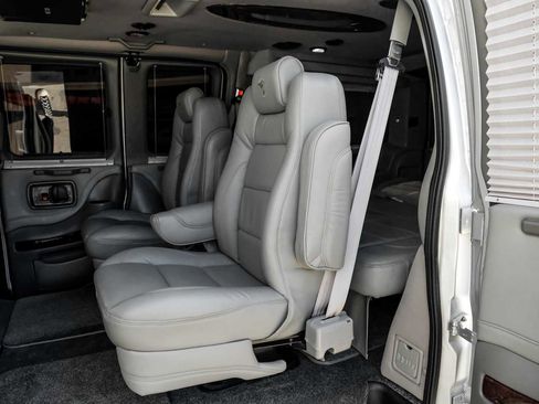 Used 2011 Chevrolet Express 1500 image 44