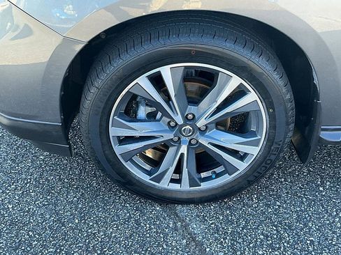 Used 2019 Nissan Pathfinder Platinum w/ Cargo Package image 7