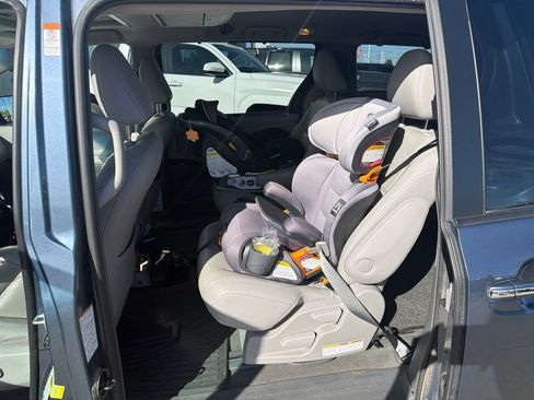 Used 2017 Toyota Sienna XLE Premium w/ Outdoor Package AWD/4WD image 13