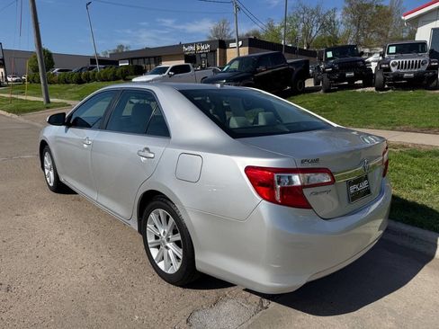 Used 2013 Toyota Camry XLE w/ Leather Pkg image 3