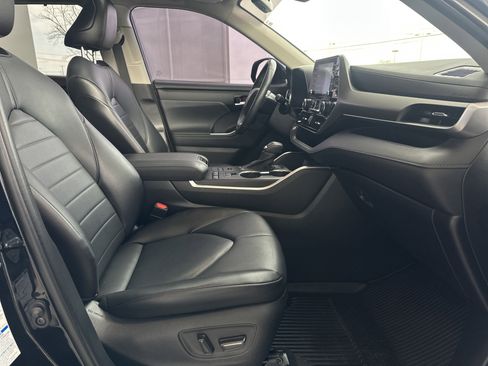 Used 2021 Toyota Highlander XLE image 13