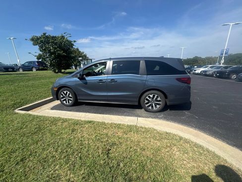 Used 2025 Honda Odyssey EX-L image 4