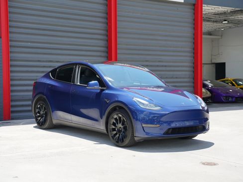 Used 2023 Tesla Model Y Long Range AWD/4WD image 3