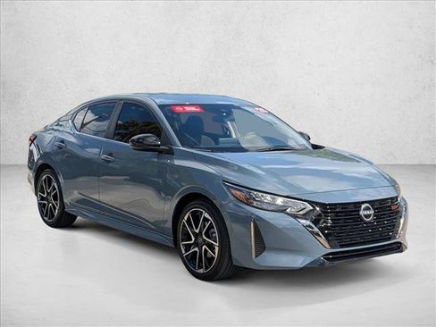 Certified 2025 Nissan Sentra SR FWD image 3