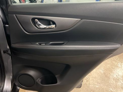 Used 2016 Nissan Rogue SV AWD/4WD image 35