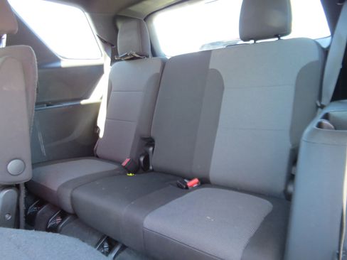 Used 2022 Chevrolet Traverse LT FWD image 13