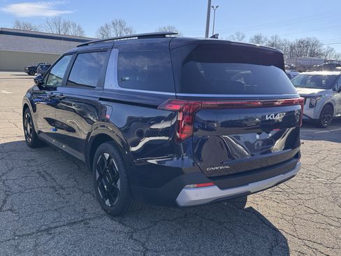 New 2026 Kia Carnival EX image 7