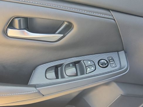 Used 2025 Nissan Sentra SV FWD image 20