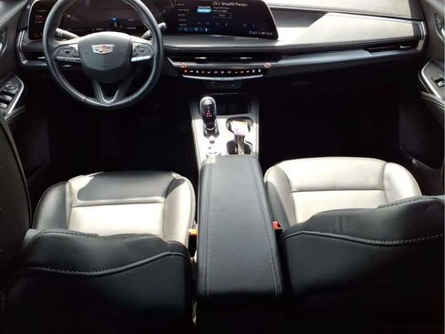 Used 2025 Cadillac XT4 Premium Luxury FWD image 11