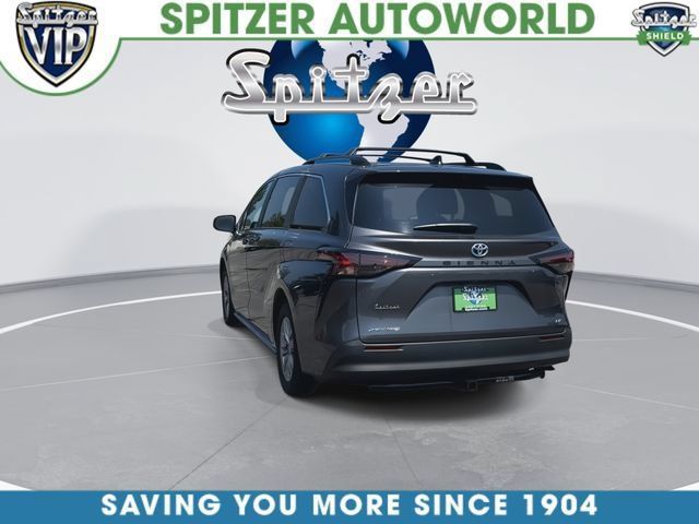 Used 2025 Toyota Sienna LE AWD/4WD image 8