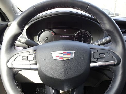 Certified 2022 Cadillac XT4 Luxury w/ Cold Weather Package image 17