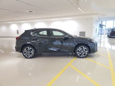 Used 2025 Lexus UX 300h FWD w/ Accessory Package (Z1) image 11