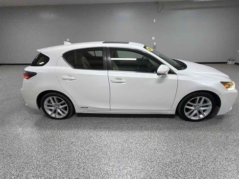 Used 2017 Lexus CT 200h FWD image 2