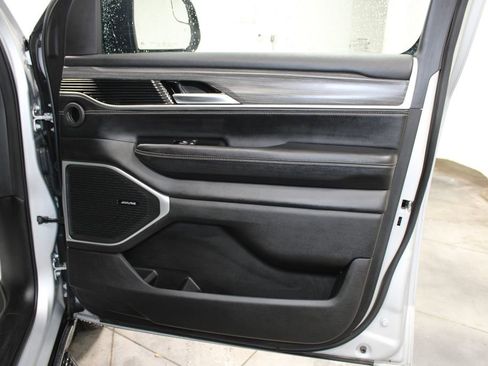 Used 2023 Jeep Wagoneer L Series III w/ Preferred Equipment Group image 41