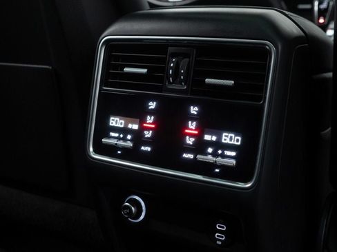 Used 2023 Porsche Cayenne AWD/4WD image 14