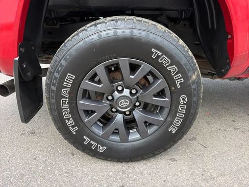Used 2021 Toyota Tacoma SR5 AWD/4WD image 29