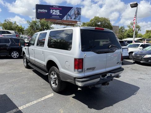 Used 2001 Ford Excursion XLT image 3