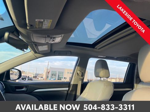 Used 2017 Toyota Highlander XLE image 24