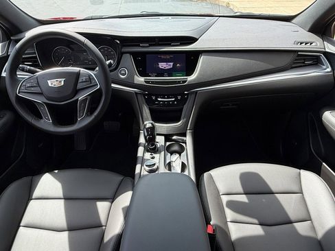 New 2026 Cadillac XT5 Luxury image 9