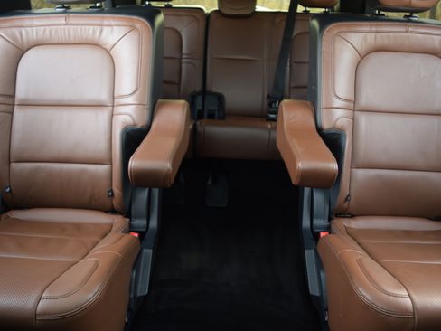 Used 2023 Lincoln Navigator L Reserve image 12