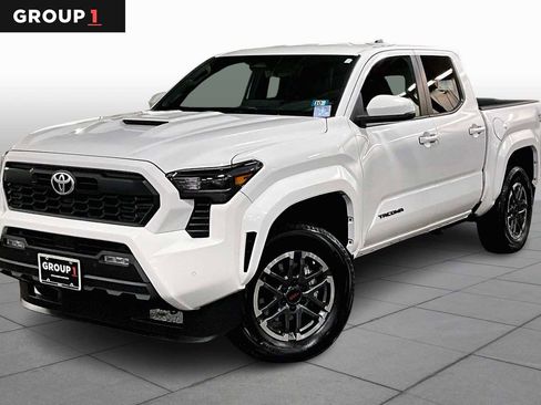 Used 2024 Toyota Tacoma TRD Sport w/ TRD Sport Upgrade Package image 1