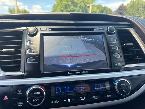 Used 2019 Toyota Highlander XLE AWD/4WD image 37