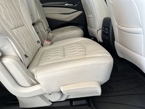 Used 2022 Buick Enclave Avenir w/ Avenir Technology Package image 37