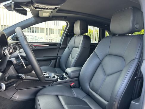 Certified 2026 Porsche Macan AWD/4WD image 5