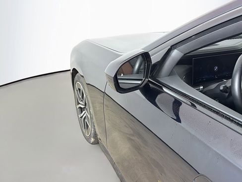 Used 2023 BMW 760i xDrive w/ Executive Package image 31