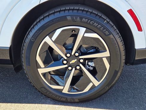 Used 2025 Chevrolet Equinox EV LT w/ Convenience Package image 8