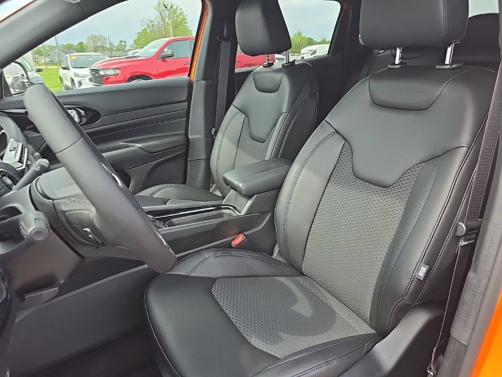 New 2026 Jeep Compass Latitude AWD/4WD image 15