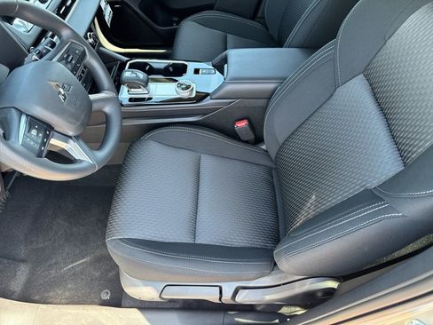 New 2026 Mitsubishi Outlander ES FWD image 31