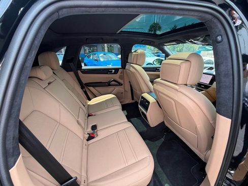 Used 2023 Porsche Cayenne GTS AWD/4WD image 29