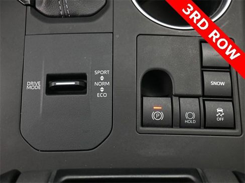 Used 2023 Toyota Highlander L image 25