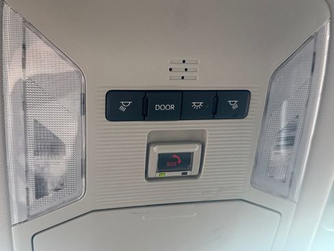 Used 2025 Toyota RAV4 XLE AWD/4WD image 32
