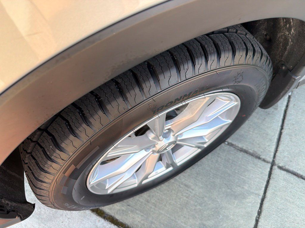 Used 2025 Honda CR-V EX-L image 10